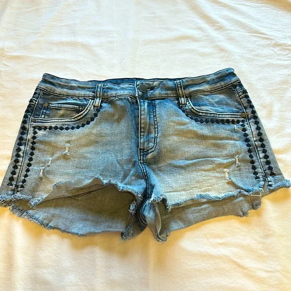 Design Lab Distressed Denim Jean Shorts - Picture 1 of 9